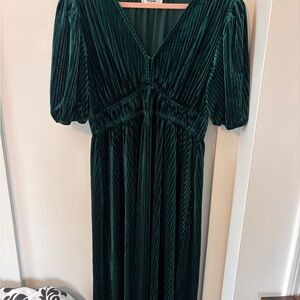 Emerald Velvet V-Neck Maxi Dress with Puff Sleeves - Unbranded